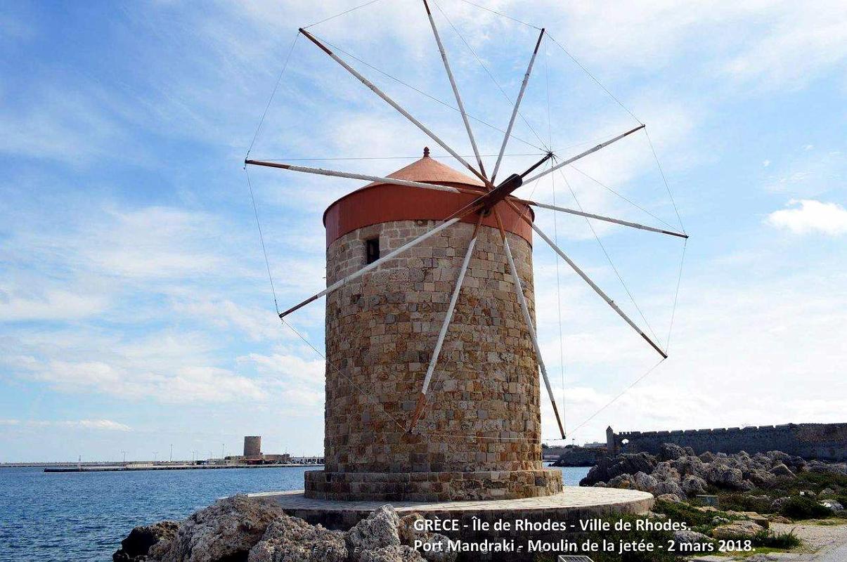 071- Rhodes ville et port d'honneur.JPG